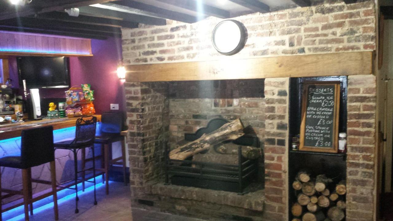 The Cabin Saracens Head チャペル・セント・レオナルズ エクステリア 写真
