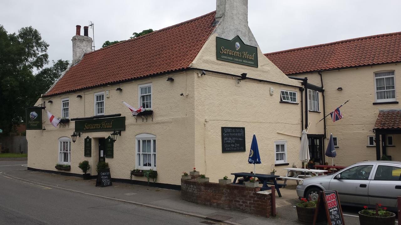 The Cabin Saracens Head チャペル・セント・レオナルズ エクステリア 写真