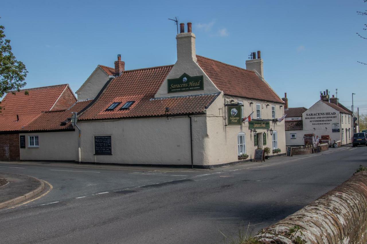 The Cabin Saracens Head チャペル・セント・レオナルズ エクステリア 写真