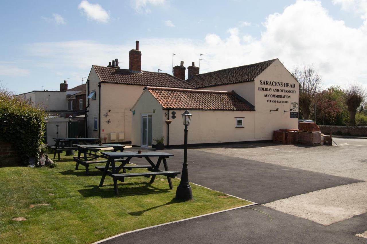 The Cabin Saracens Head チャペル・セント・レオナルズ エクステリア 写真